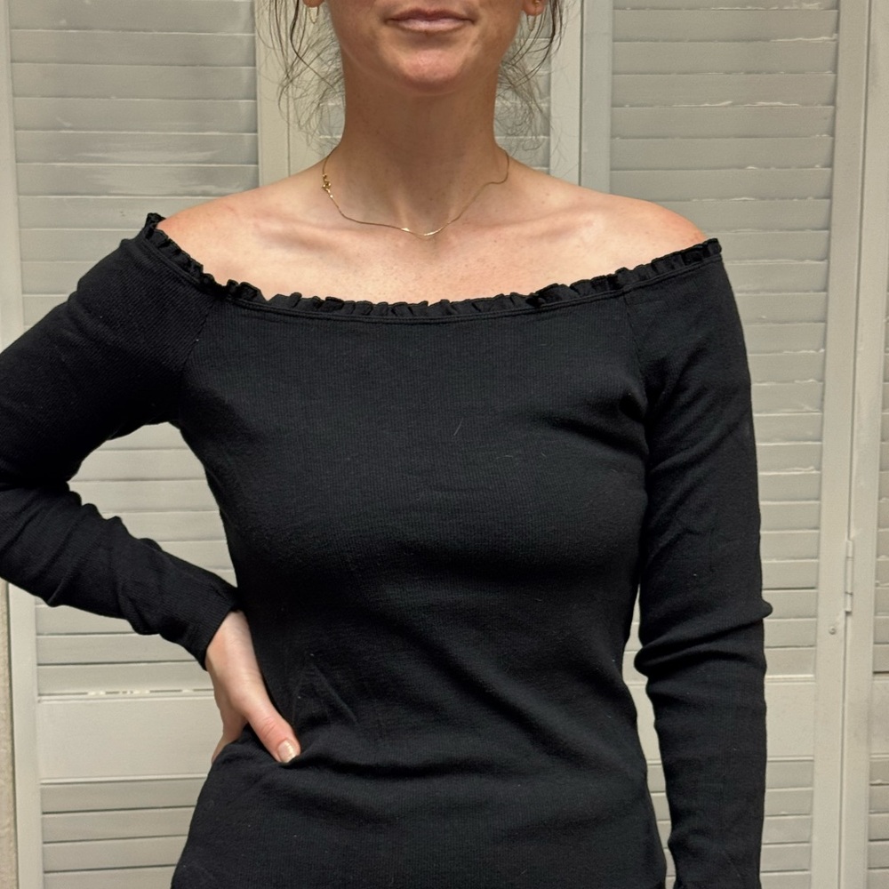 Abercrombie & Fitch Black Off-Shoulder Sweater
